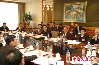 李部长参加了第一组讨论